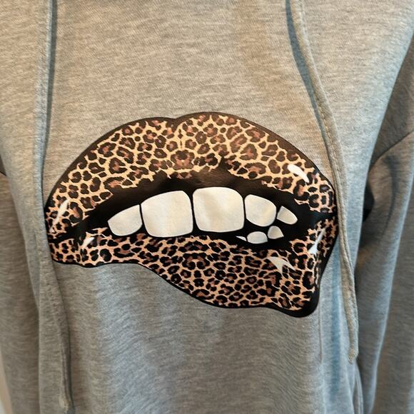 Leopard Print Lips Gray Medium Graphic Hooded Sweatshirt Dress NWOT - Picture 3 of 12